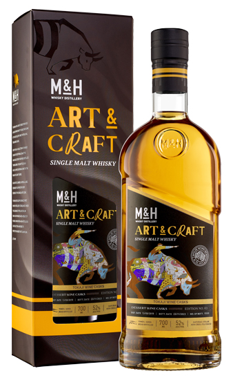 Виски M & H Art & Craft Tokaji Dessert Wine Casks 52% 0,7 л · в подарочной упаковке