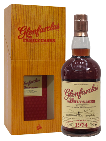 Виски Glenfarclas 1974 Family Casks 55,1% 0,7 л · в подарочной упаковке